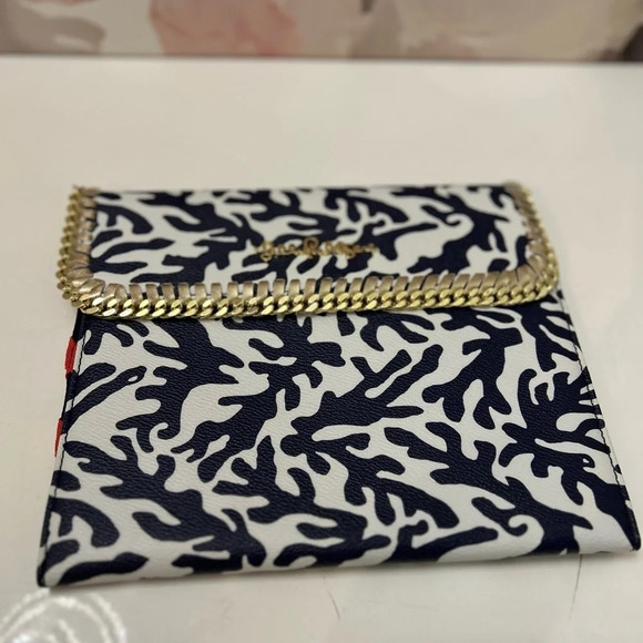 - Lily Pulitzer Chain Link Mail Treasure IPad Tablet Case - Picture 1 of 4